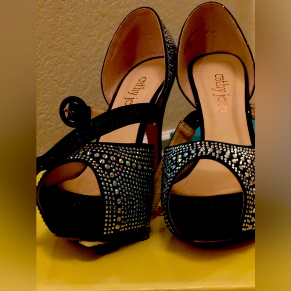 Cathy Jean bedazzled open toe strapped heels! Perfect for date night! - Picture 1 of 8